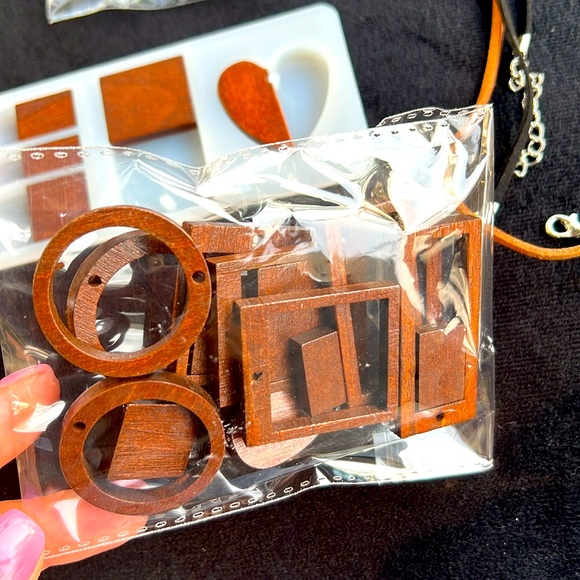 Basic jewelry making kit - Picture 3 of 3